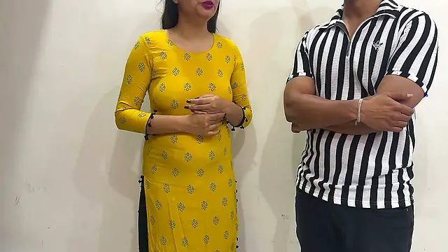 Cylinder De Do Bhaiya Pls- Indian Neighbour's Hot Wife Fucked Exchange of Cylinder, Got Cum on Hairy Pussy